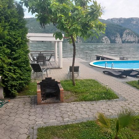 Exclusive Villa Ieşelniţa Bagian luar foto