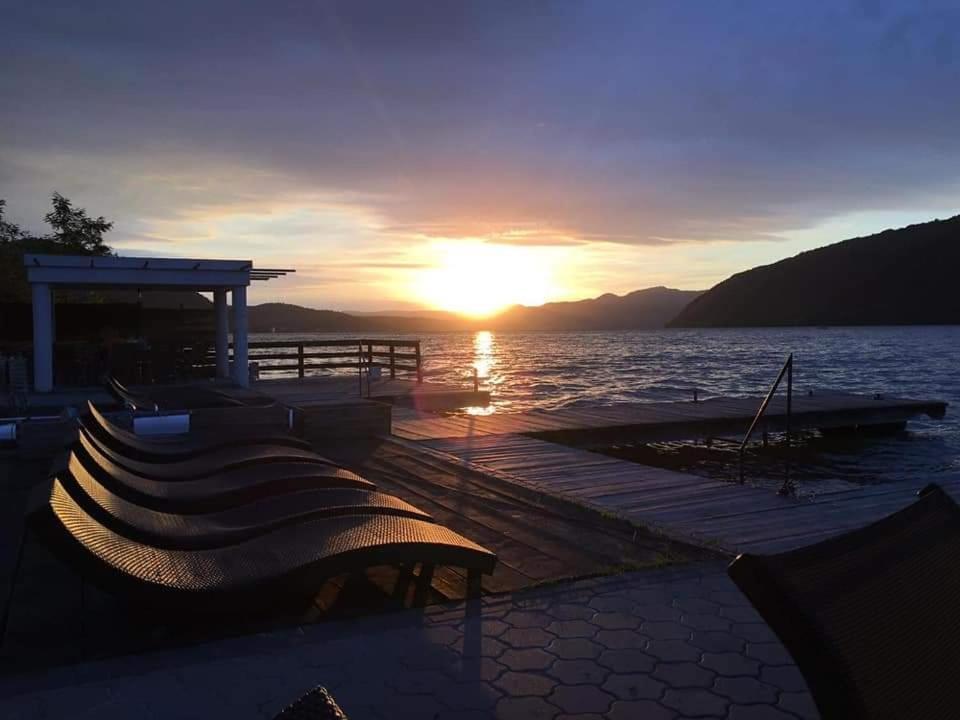 Exclusive Villa Ieşelniţa Bagian luar foto
