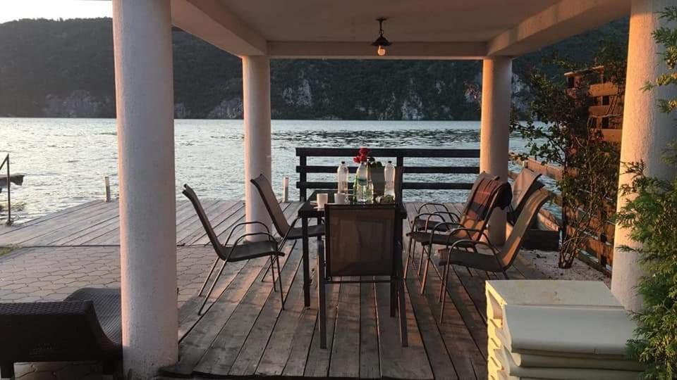 Exclusive Villa Ieşelniţa Bagian luar foto