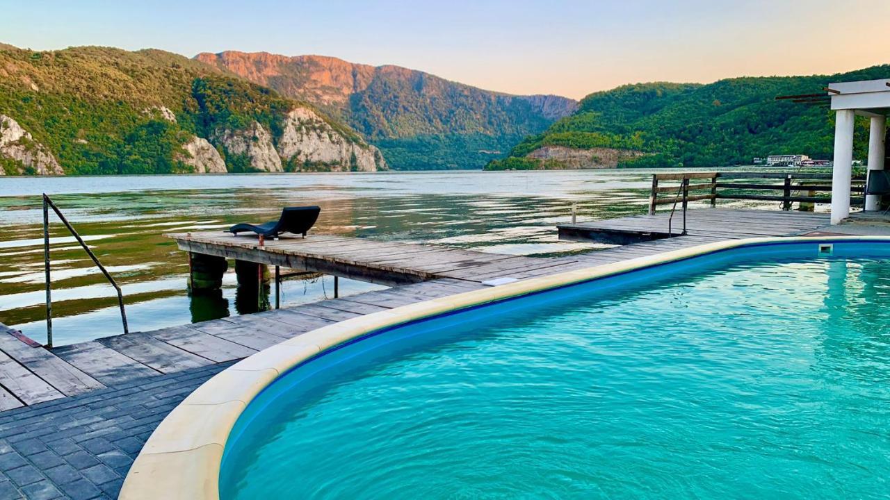 Exclusive Villa Ieşelniţa Bagian luar foto