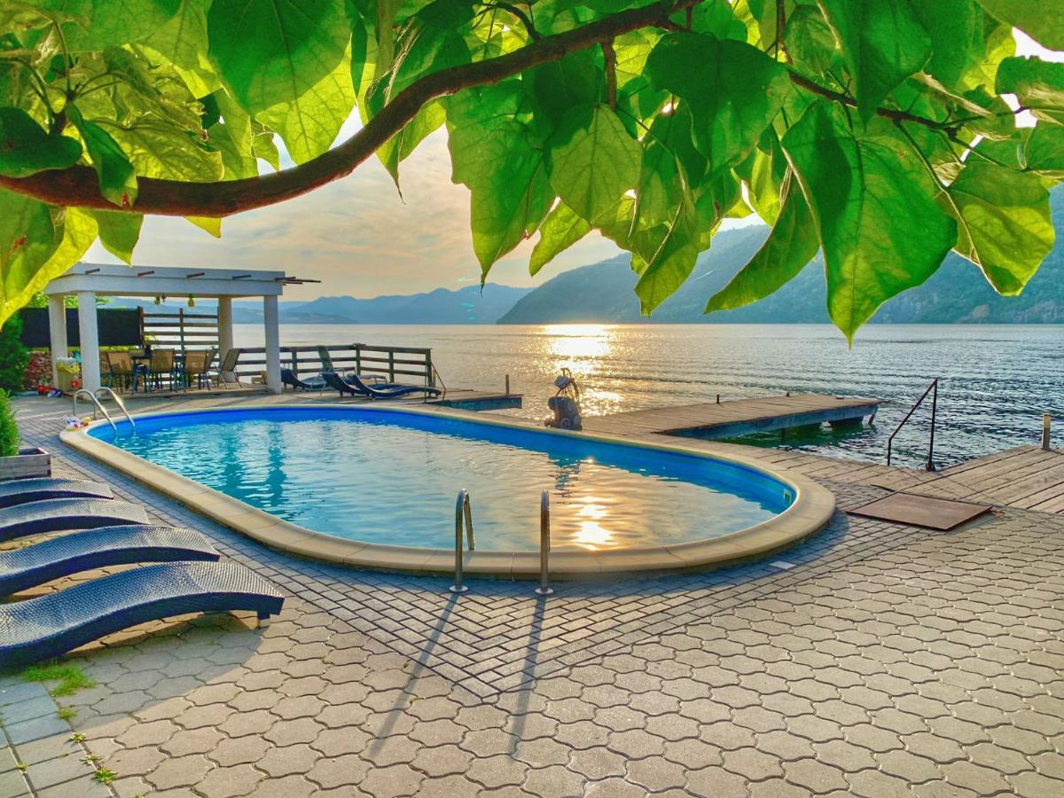 Exclusive Villa Ieşelniţa Bagian luar foto