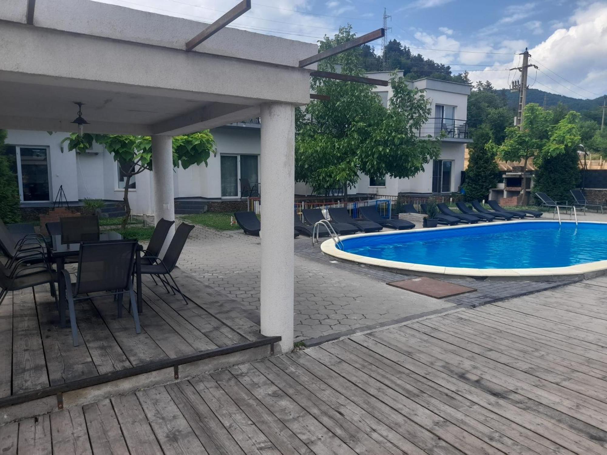 Exclusive Villa Ieşelniţa Bagian luar foto