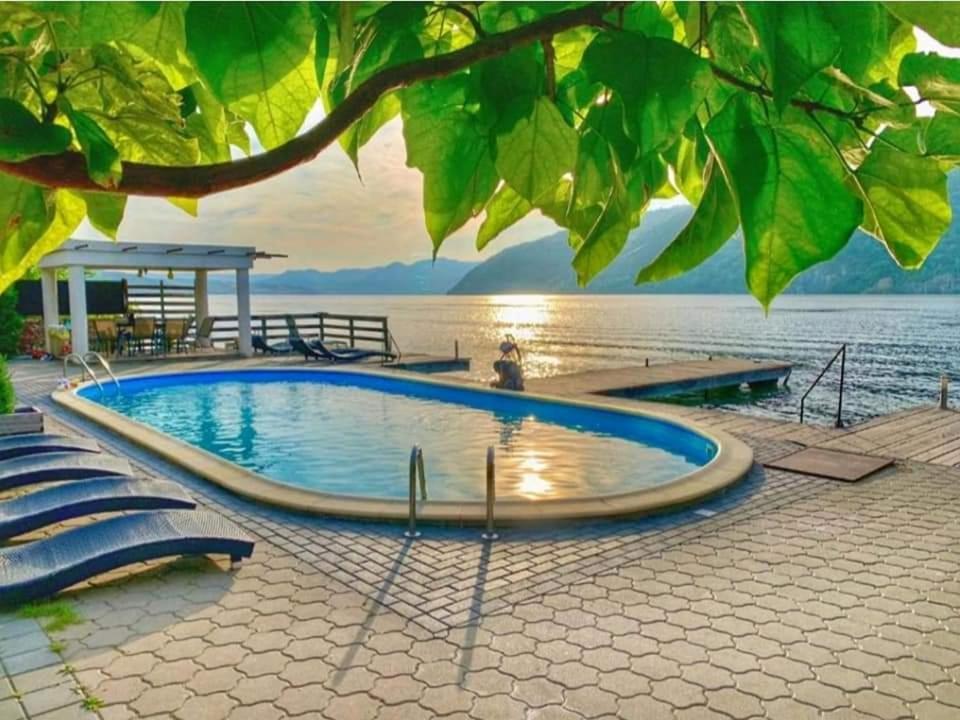 Exclusive Villa Ieşelniţa Bagian luar foto